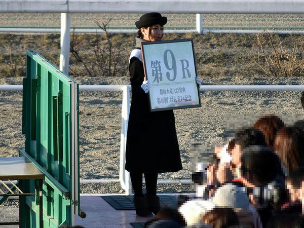 ラウンドガールのお姉さん