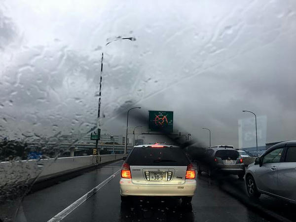 雨・渋滞の首都高を