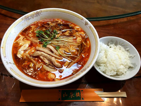 ランチ1番セット（酸辣湯麺） 980円 の酸辣湯麺とご飯