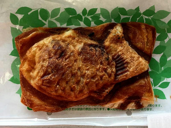クロ和ッサンたい焼 照り焼きチキン＆マヨネーズ 300円 （たいやき十番館）