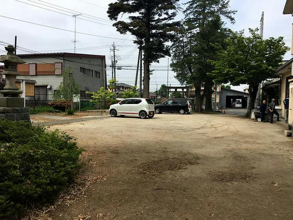 八幡神社の境内