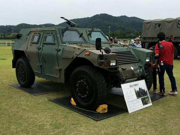 軽装甲機動車