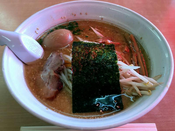 赤みそらーめん 700円 ＋ トロタマ 110円