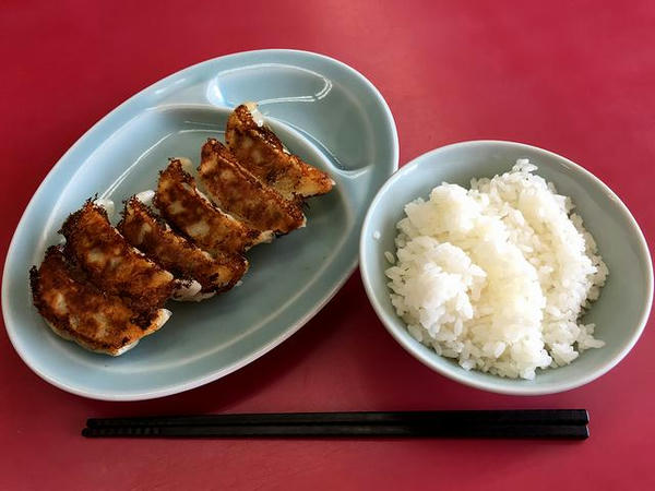 特製ギョーザ（サービス券5枚で無料） ＋ 半ライス 110円