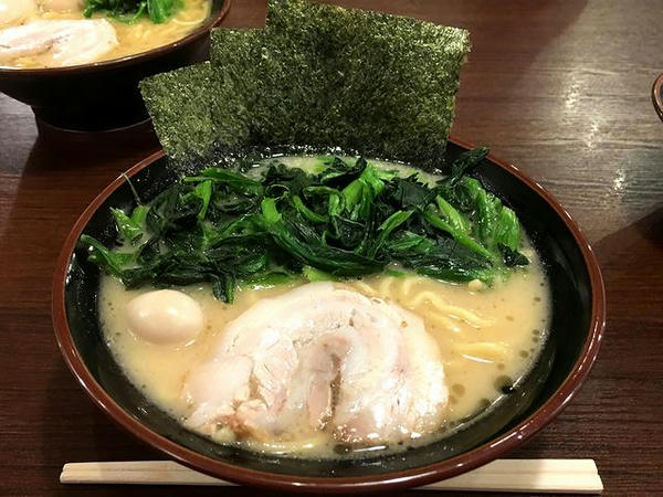 ラーメン 700円 ＋ ほうれん草増し（たくさん） 100円