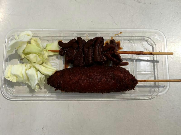どて 100円 と 串かつ 100円