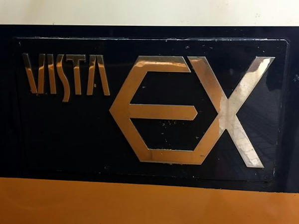 4号車のVISTA EXロゴ