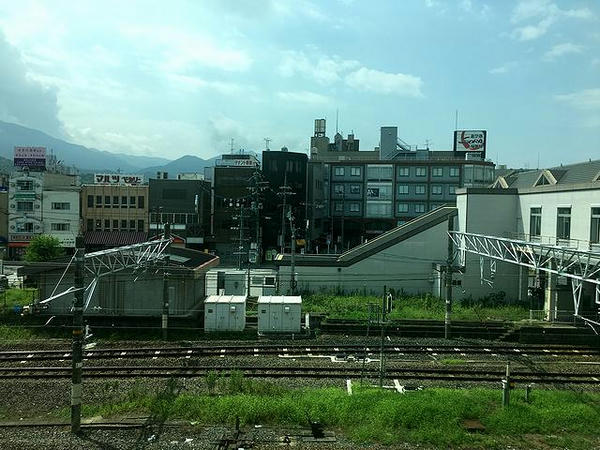 桜井駅を通過