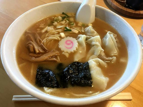 ワンタンメン 850円