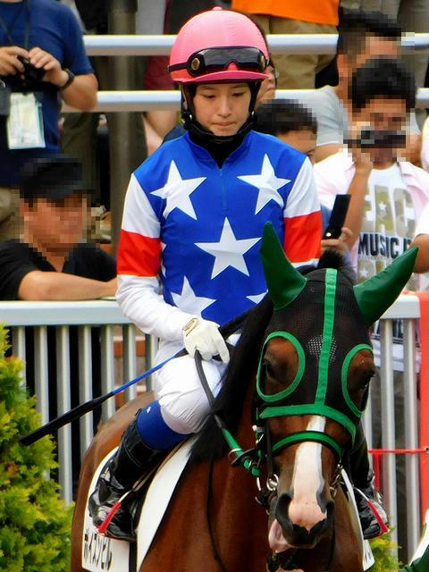 第1レースのパドック