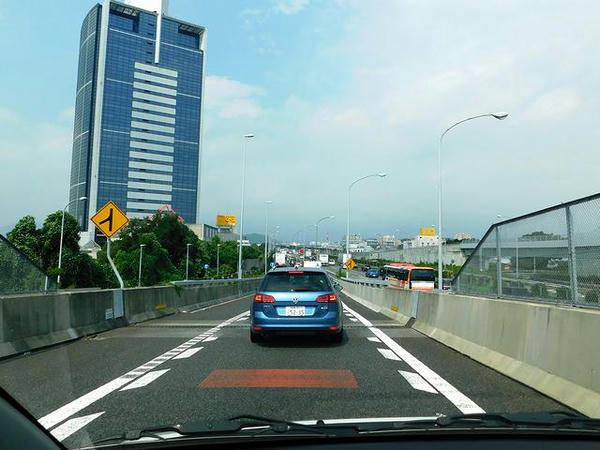 東名高速合流地点も渋滞中