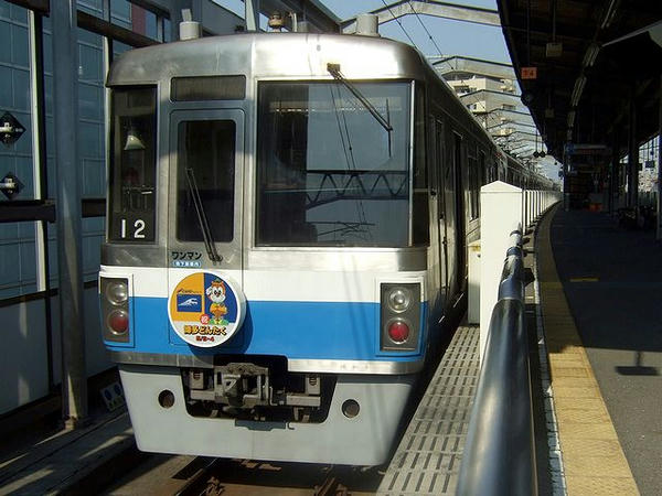 姪浜駅に到着した441C（『祝 博多どんたく』のヘッドマークが前後で違う物でした）