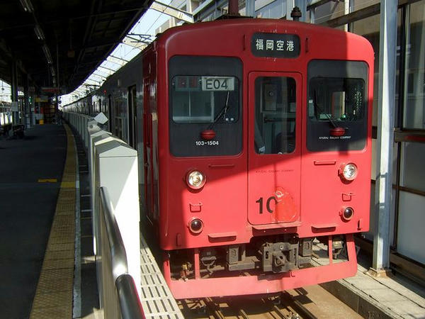 姪浜駅に停車中の1680C快速