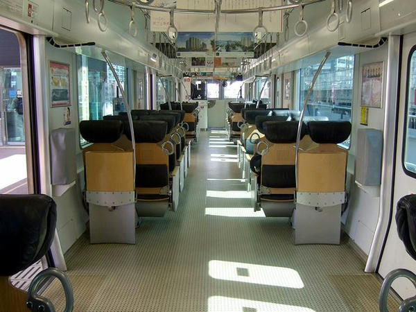 JR九州817系電車（クモハ817-1011）の車内