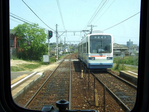 希望が丘高校前駅で交換した3000形トップナンバー編成