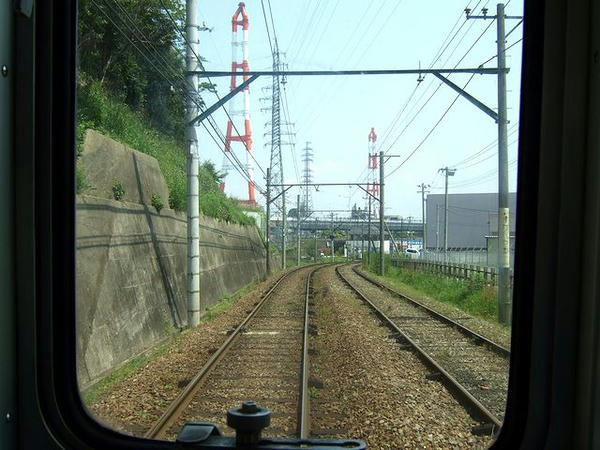 萩原駅付近では遠くに「らしい」煙突が