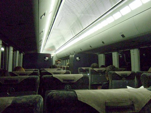 62M特急リレーつばめ62号（サハ787-9）の車内