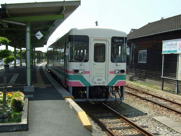 甘木駅で発車を待つ120