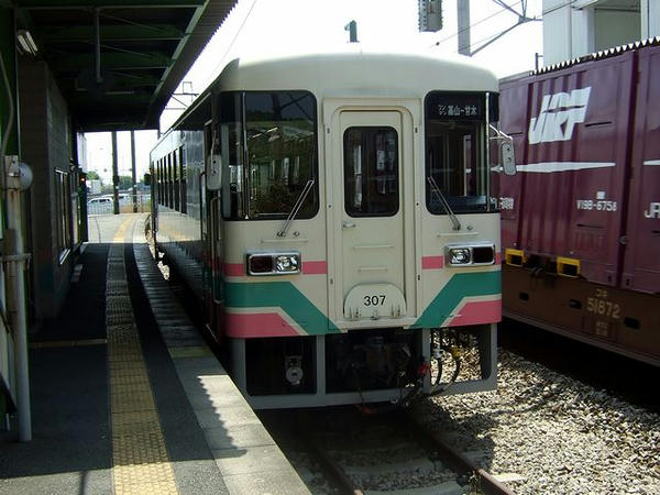 基山駅で発車を待つ131