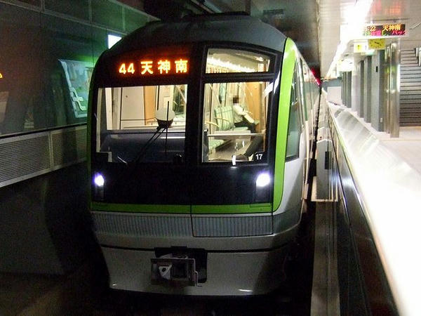 橋本駅で発車を待つ177