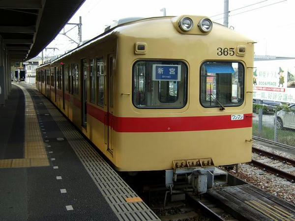 貝塚駅に到着した1701