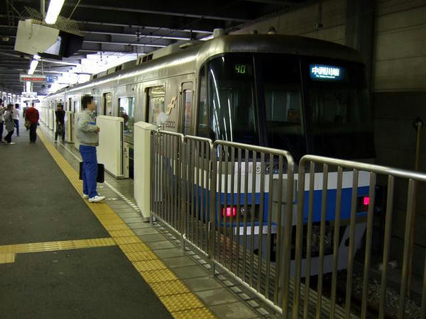 貝塚駅で発車を待つ391