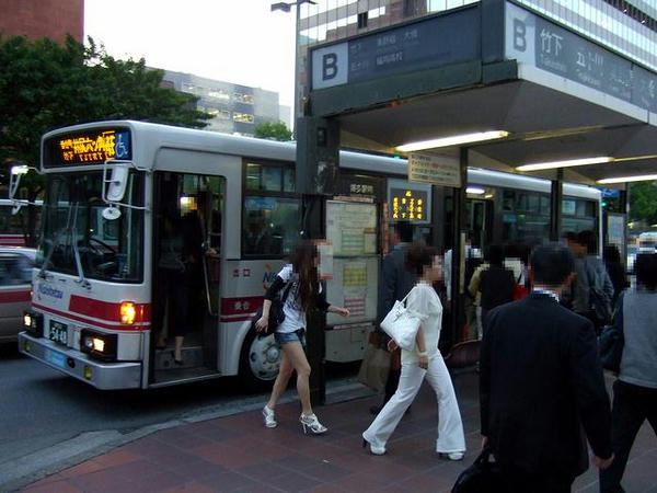 博多駅前に到着した路線バス