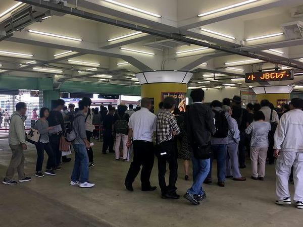開門直後の正門付近