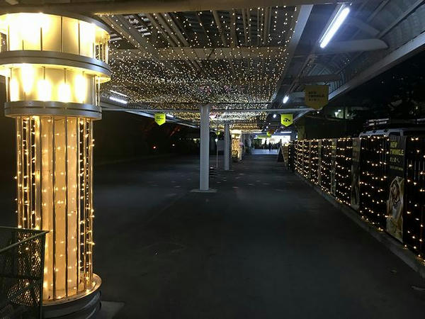 北門から退出します