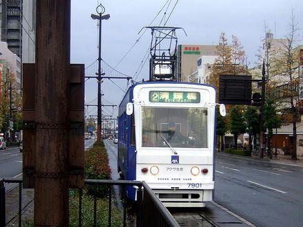 柳川に進入する7901