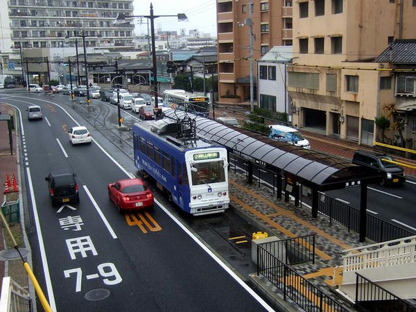 清輝橋で発車を待つ7901