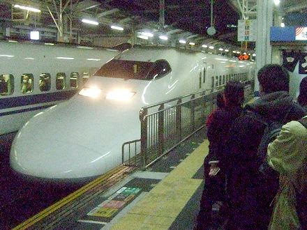 岡山駅に進入するのぞみ94号