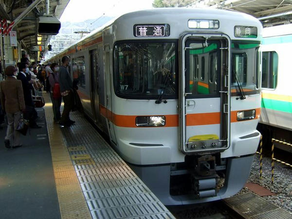 熱海駅に入線してきた1433M