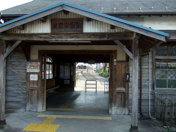 美濃赤坂の駅舎