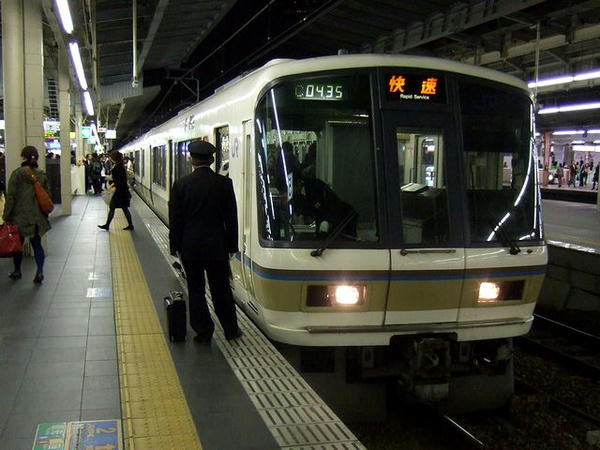 大阪駅に到着した825T