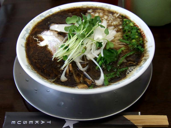 二代目KURO（クロ）中華そば 800円