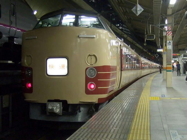 東京駅で発車を待つ9391M快速ムーンライトながら