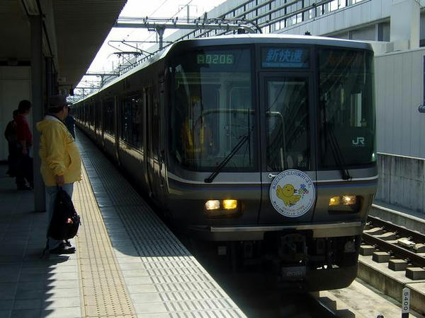 姫路駅に入線する3421M新快速
