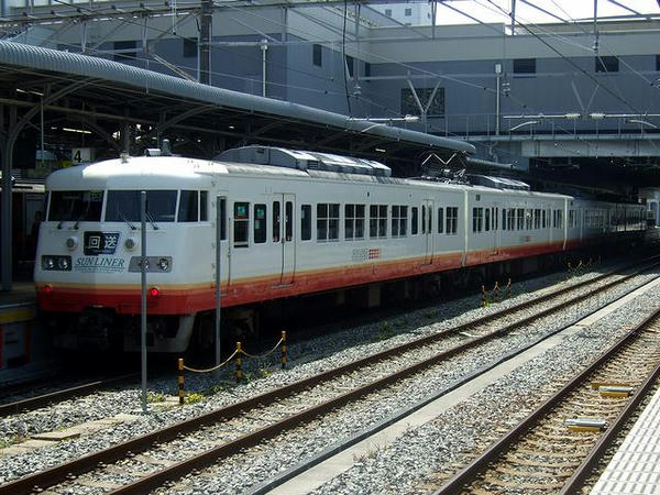 快速サンライナー用の117系電車