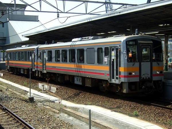 JR津山線のキハ120形気動車