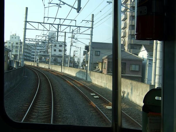 古町駅を過ぎると高架線へ