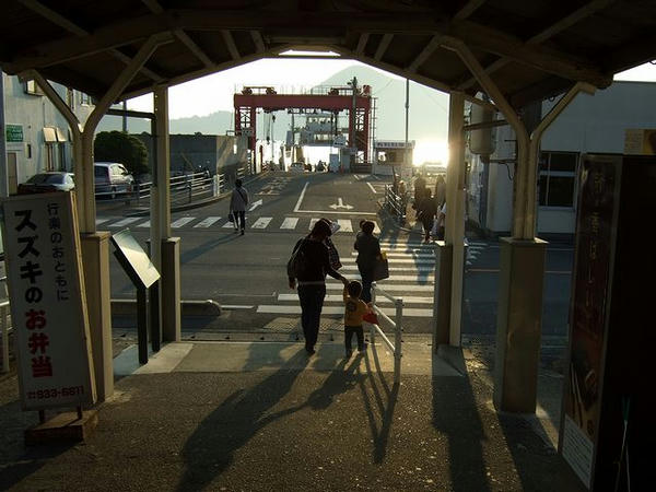 高浜駅前の船着き場
