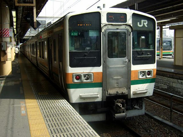 宇都宮駅で出発を待つ1541M