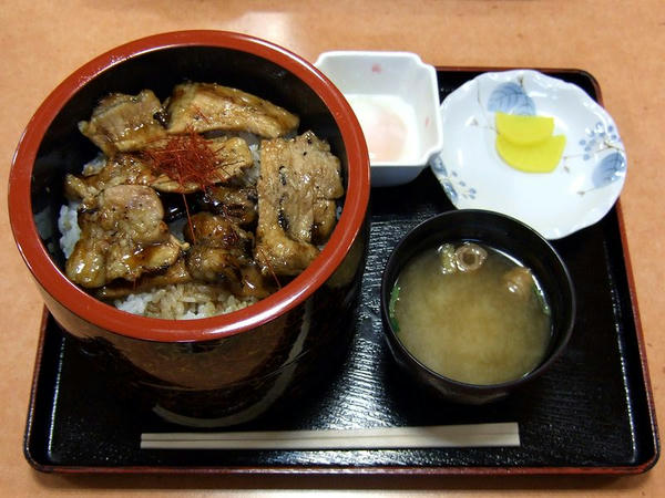 豚丼（大） 760円 ＋ 半熟たまご 80円