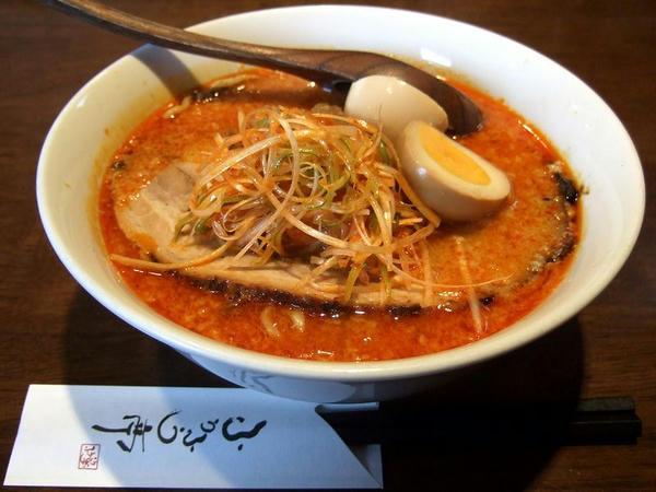ピリ辛味噌チャーシューメン（赤ネギ） ※818円