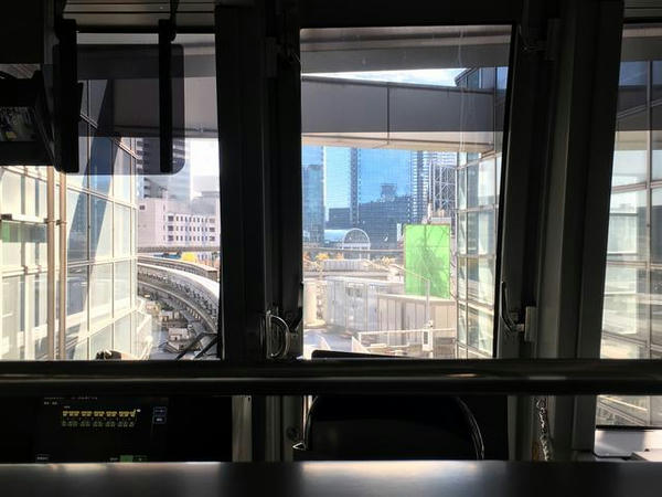 モノレール浜松町駅で発車を待つ