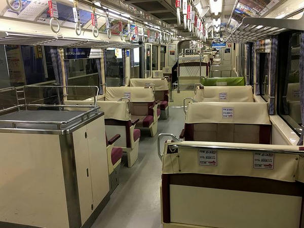1000形モノレール浜松町方先頭車の車内