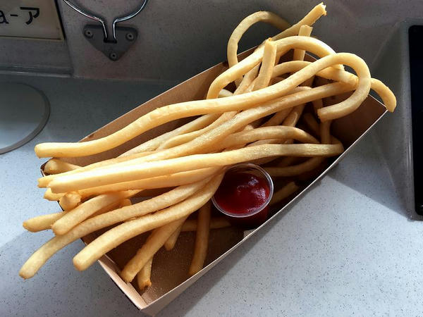 もちもちロングポテト ポムフリッツ（ケチャップ） 500円 （アロハスタイル）