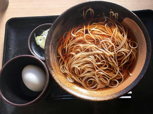 かけそば 320円 と ゆで玉子 100円