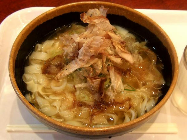 名古屋きしめん 550円 ＋ 温泉たまご 100円
